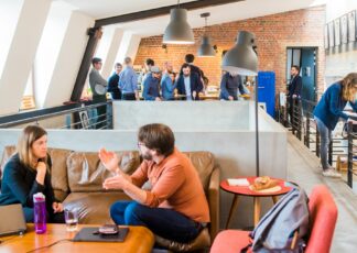 Immobilien Mitarbeiter fuer Mitarbeitergetriebenes Innovationsmanagement